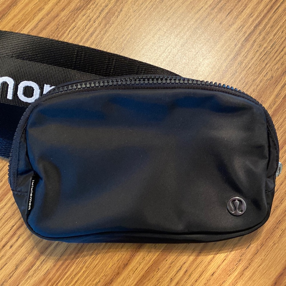 Lululemon belt bag.Bought and used for a week.Just not my style. Like new